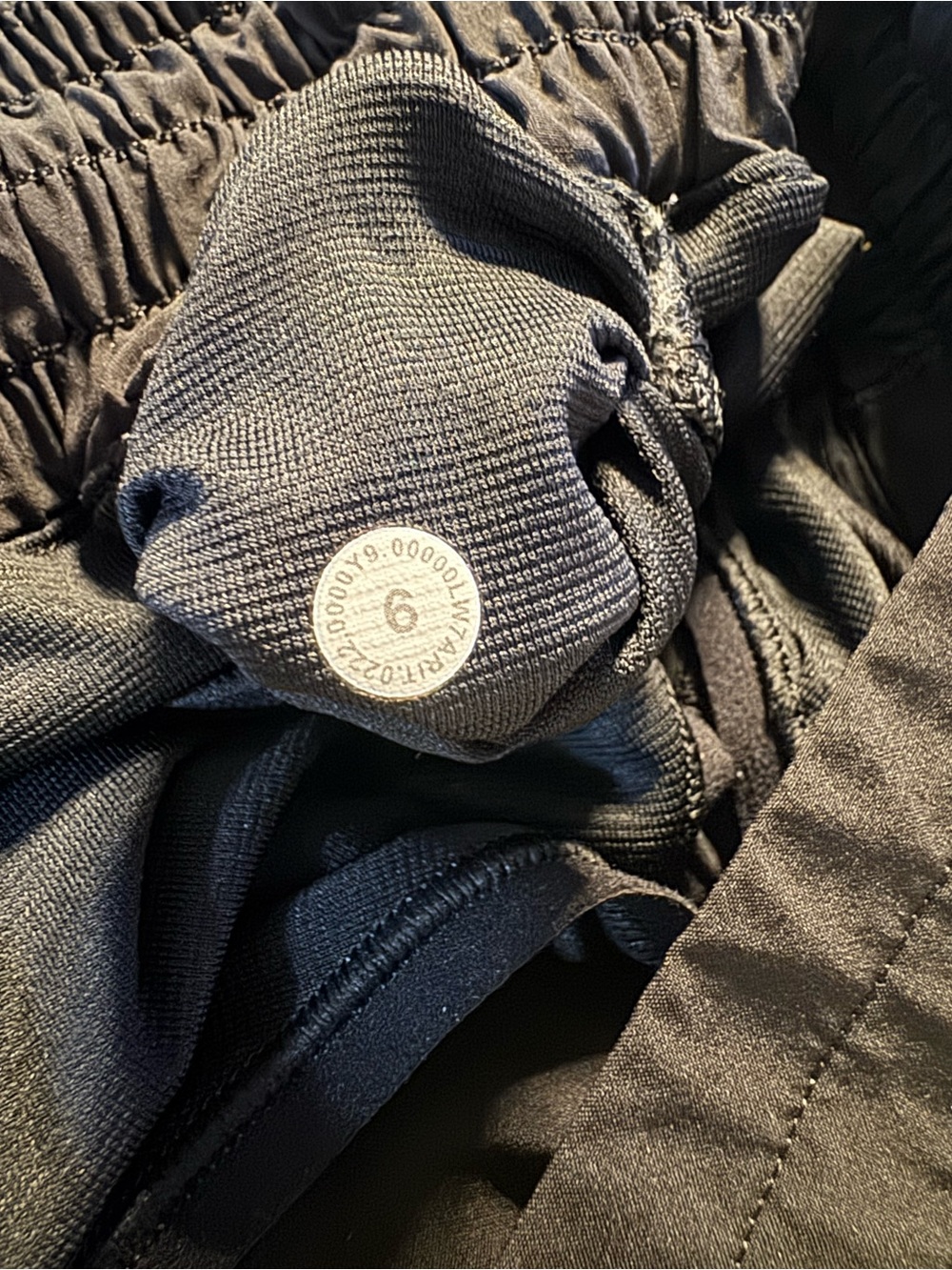 lululemon athletica Women’s Black Athletic Shorts with Mesh Hem Size 6 - Picture 9 of 10